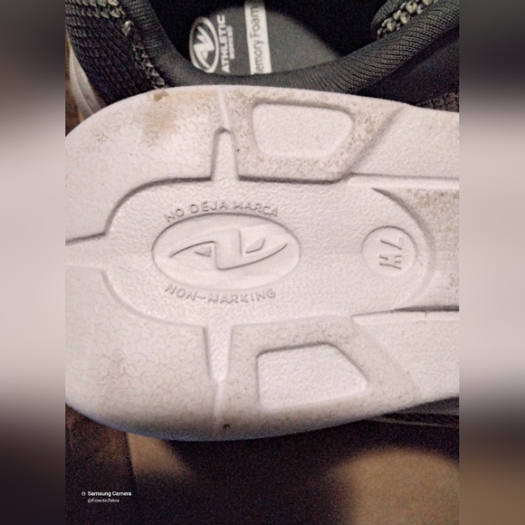 Athletic Works. Memory foam tennis shoes. Size 7W - Picture 7 of 7